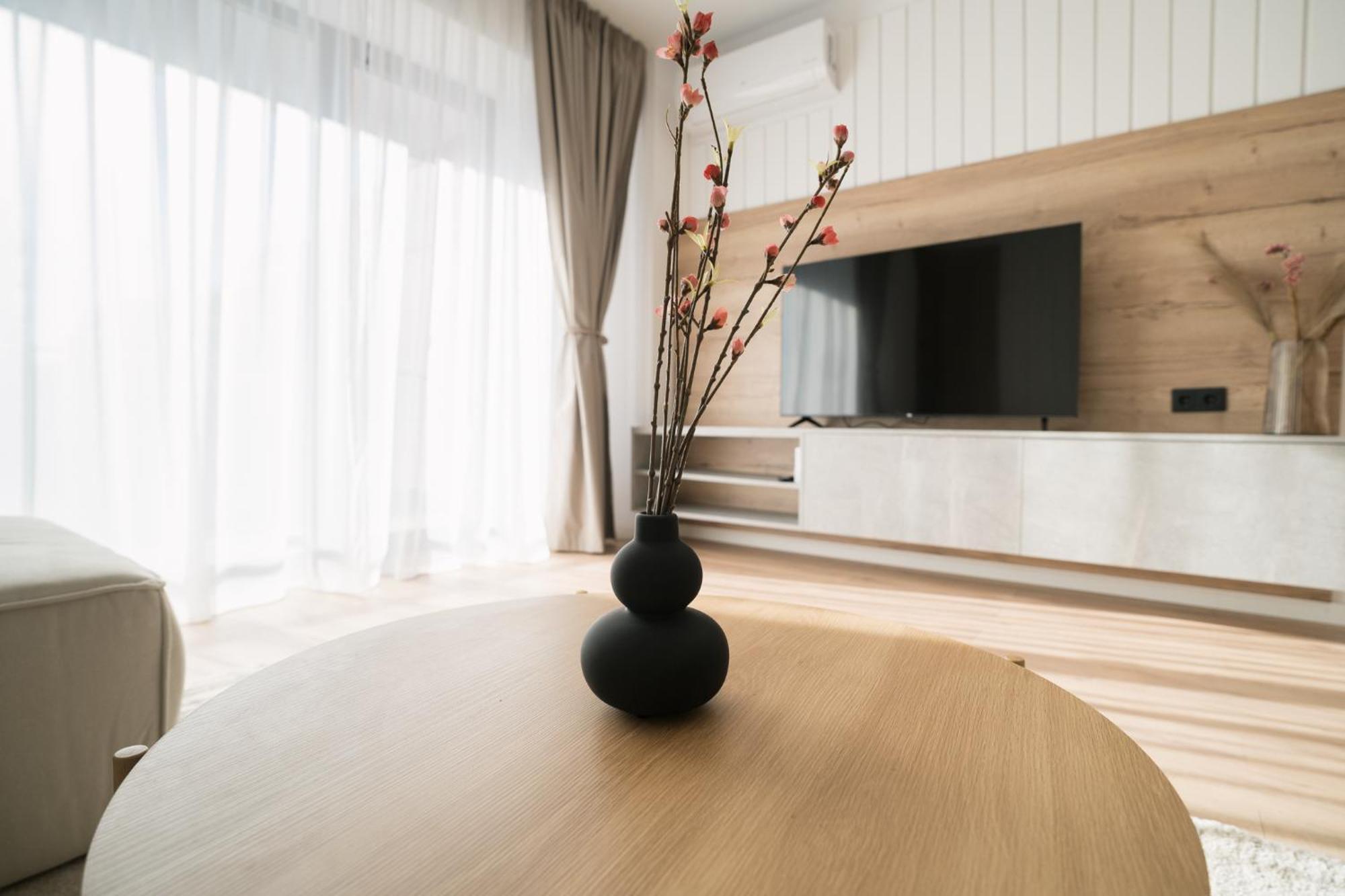 Flow Apartment 1 Bedroom With Parking คลูจ-นาโปกา ภายนอก รูปภาพ
